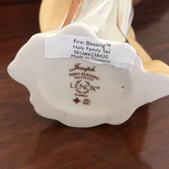 ๐ก Lenox Joseph First Blessing Nativity - Picture 7 of 8